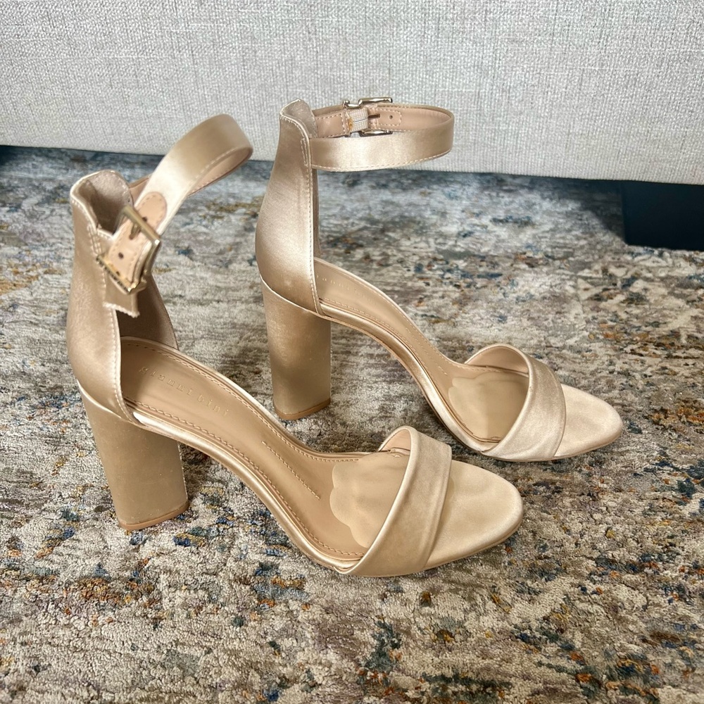 Gianni Bini Nude Chunky Heel Sandals - Picture 3 of 9
